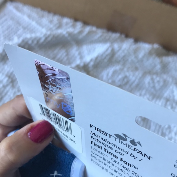 3/$20 2 pack NHL Winnipeg Jets baby bibs / new - Picture 3 of 4